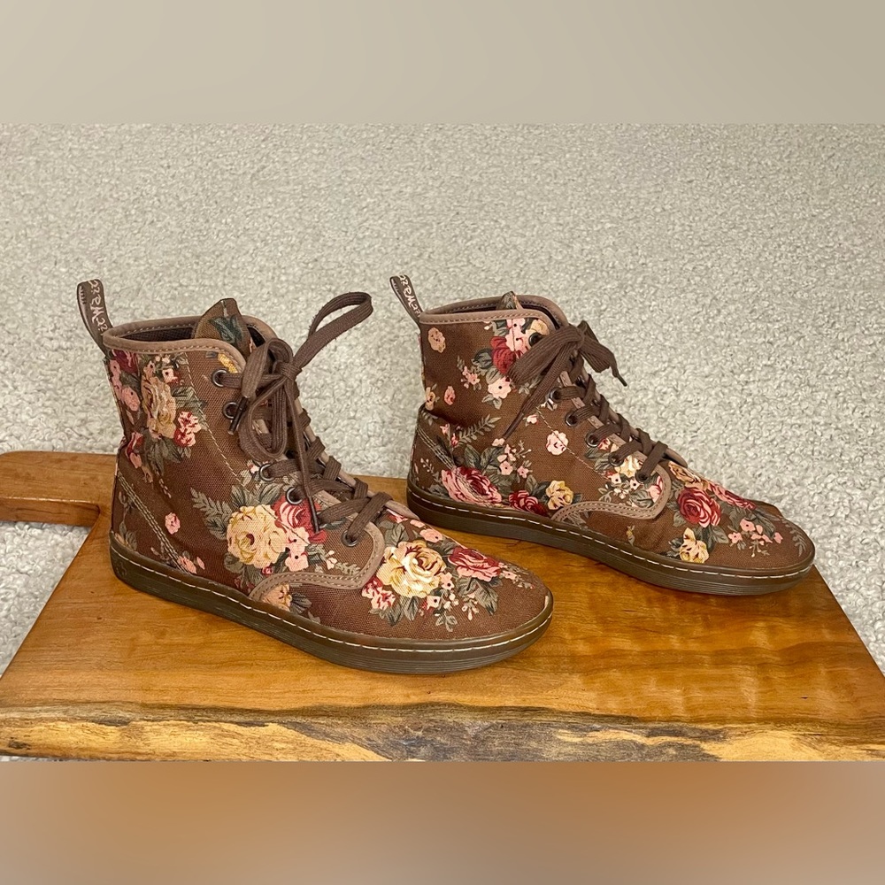 *EUC* Dr Martens Shoreditch-Brown Canvas Victorian Floral with Pink Stitching-8L